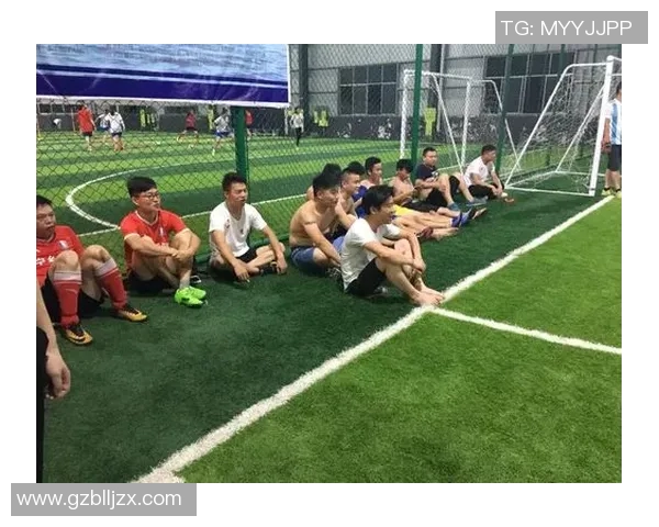 足球明星最新动态揭秘娱乐圈风云人物齐聚绿茵场盛况回顾