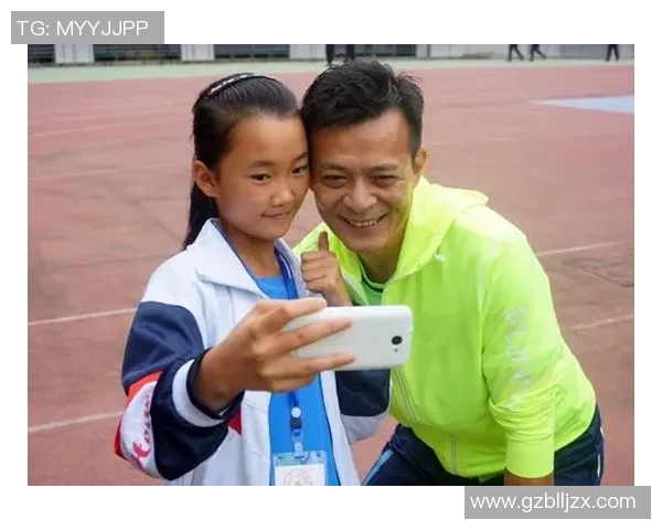 香港足球明星队盛大欢迎晚宴精彩回顾与球迷互动盛况展现 香港足球明星队盛大欢迎晚宴精彩回顾与球迷互动盛况展现